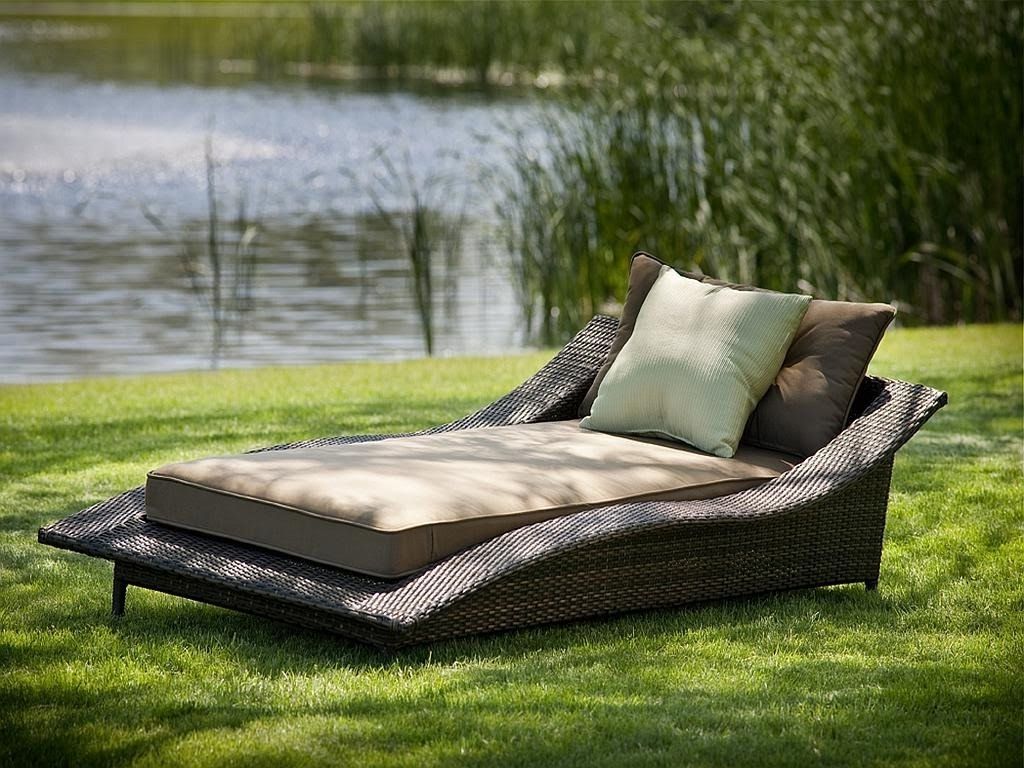 Featured Photo of 2024 Latest Armless Outdoor Chaise Lounge Chairs