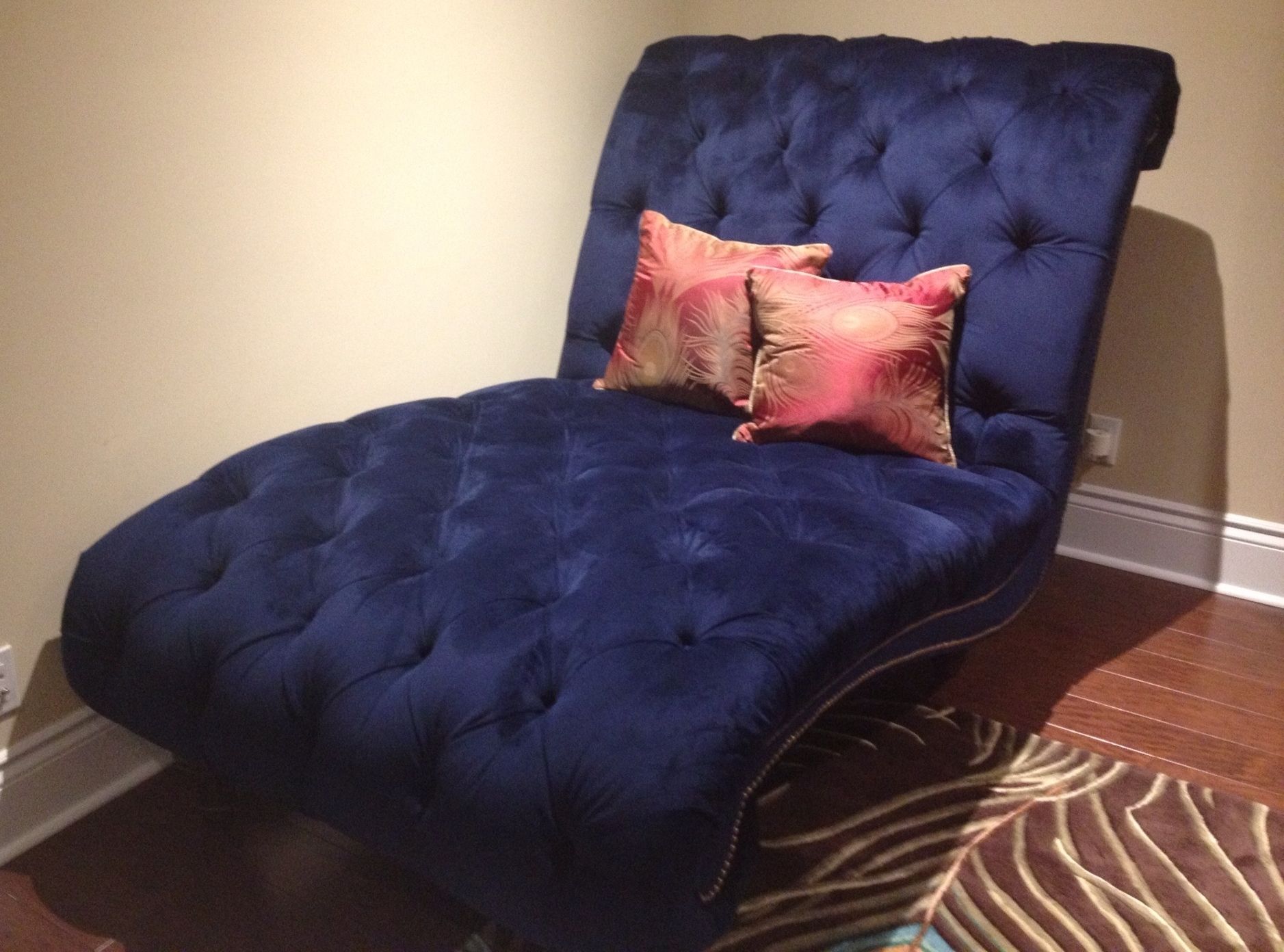 Blue Velvet Chaise Lounge Master Bedroom In A Corner (View 9 of 15)