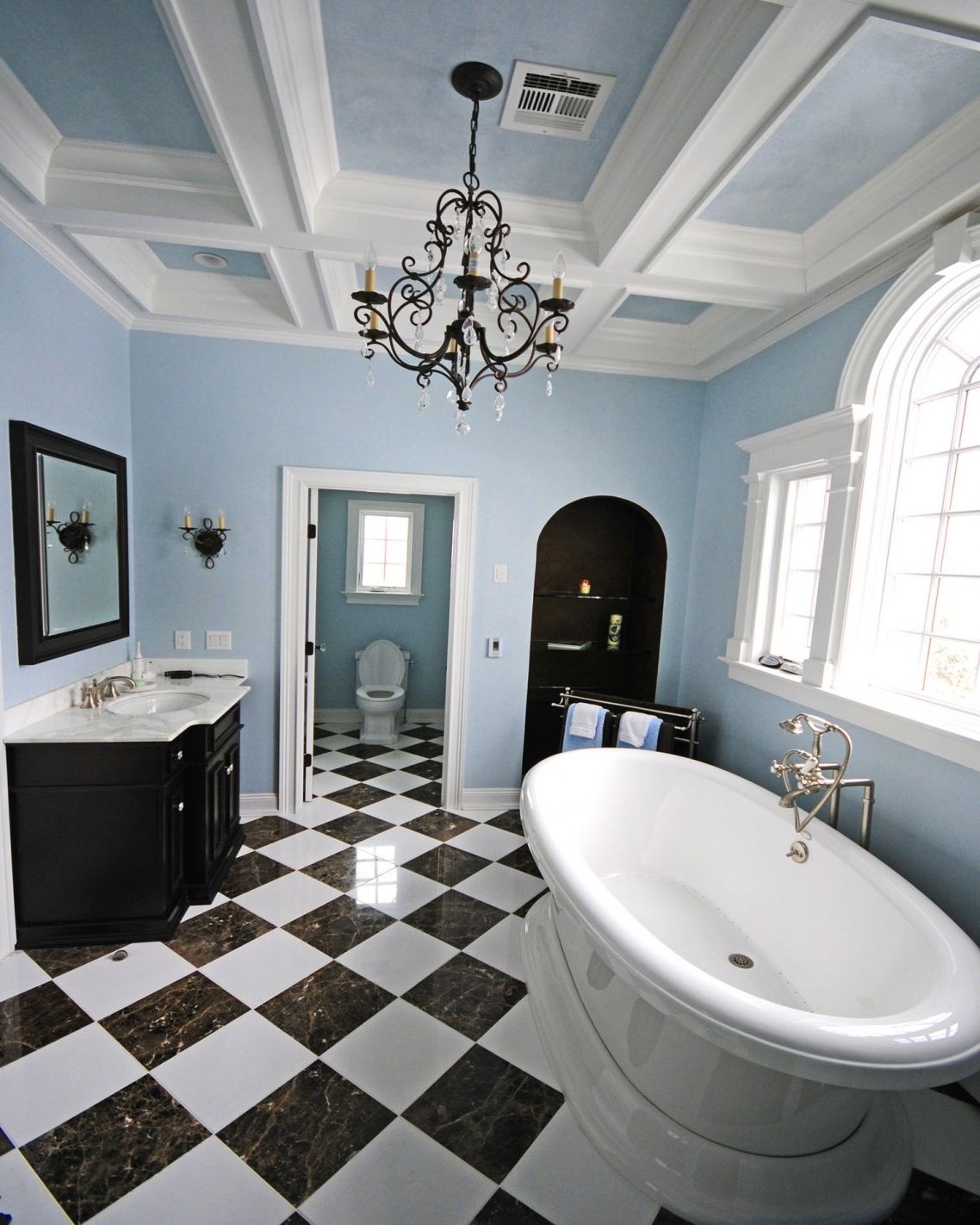 Fashionable Bathroom Chandeliers In Bathroom Ideas: Bathroom Chandeliers With Black And White Tiles (Photo 13 of 15)