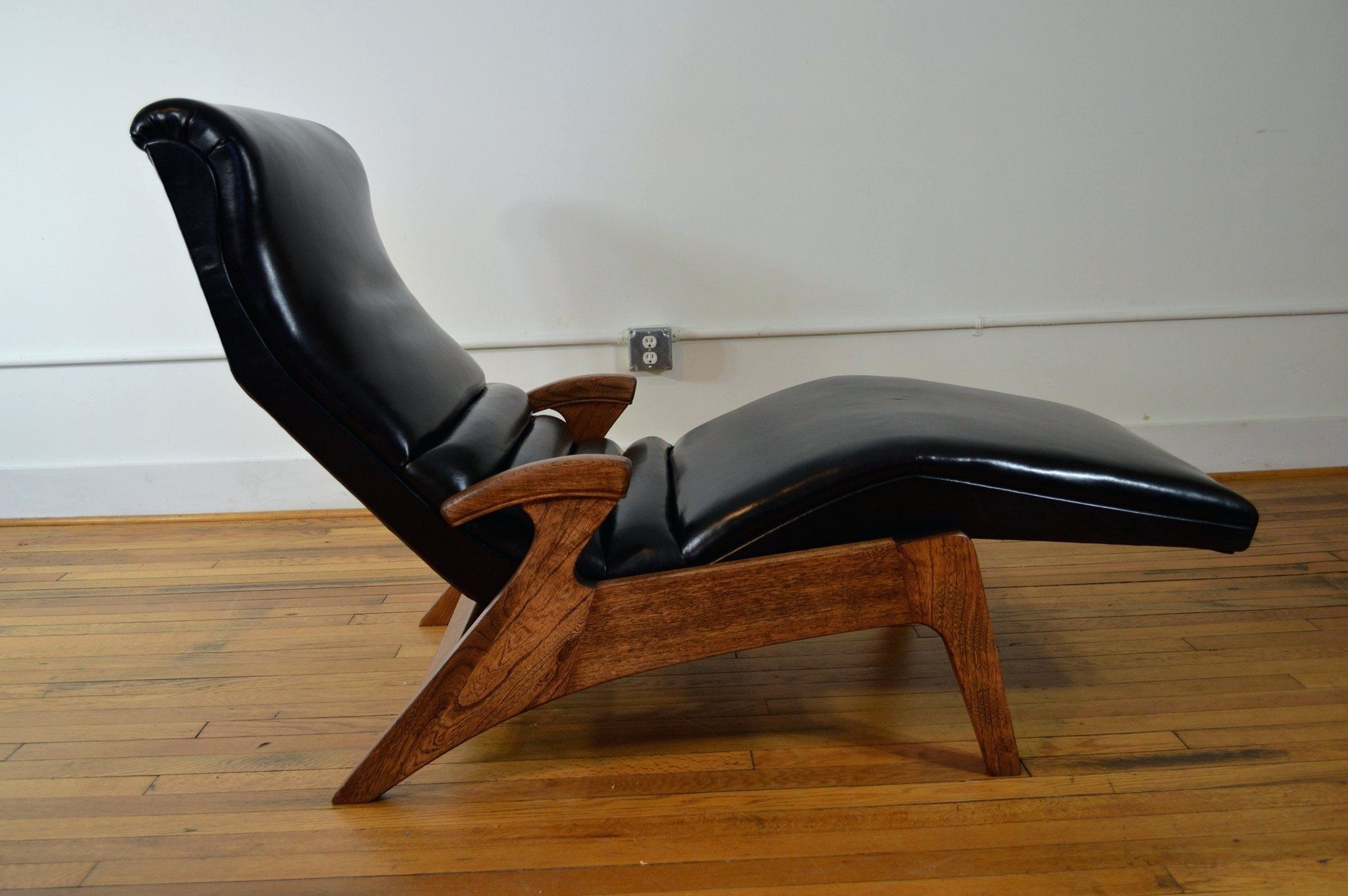 Fashionable Mid Century Modern Chaise Lounge Chairs • Lounge Chairs Ideas Regarding Mid Century Chaise Lounges (View 10 of 15)