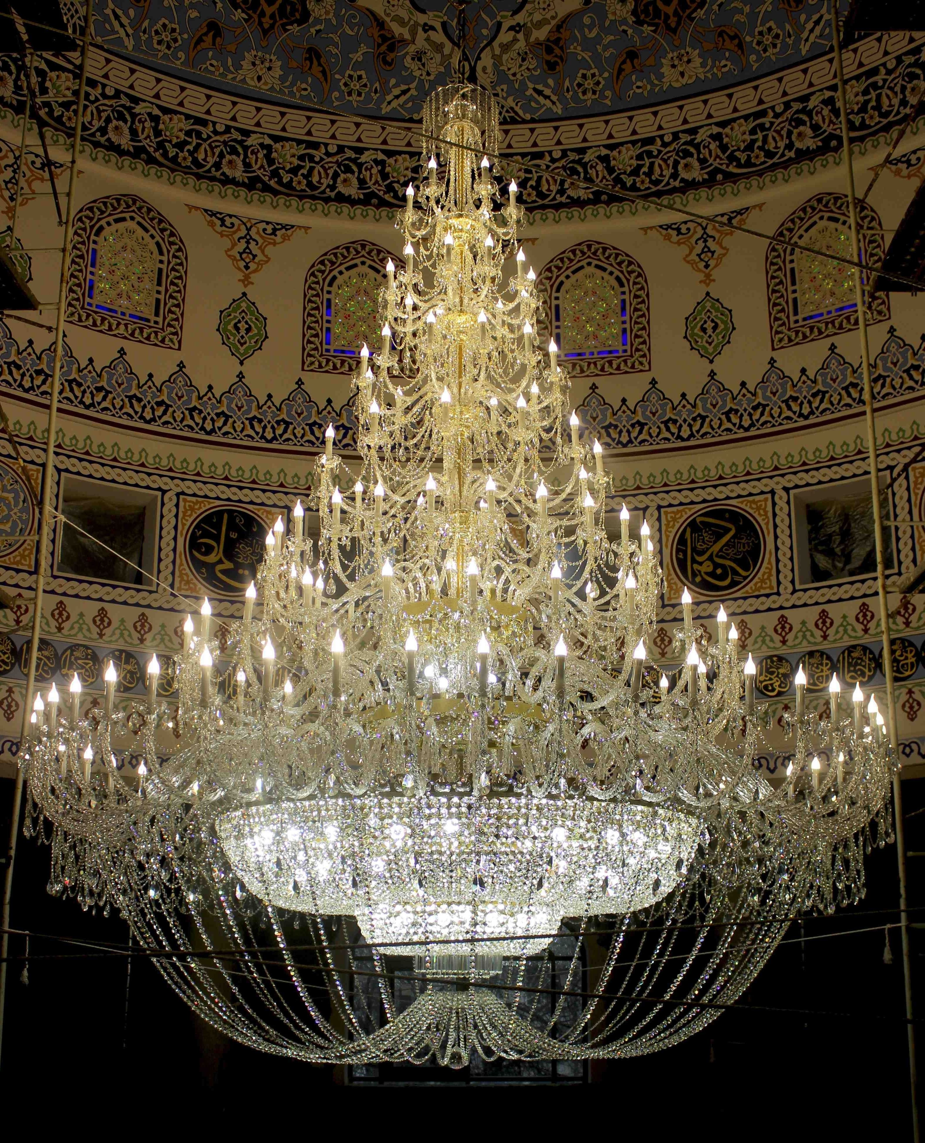 Popular The Chandelier Luxury 15 Collection Of Huge Crystal Chandelier Inside Huge Crystal Chandeliers (Photo 1 of 15)