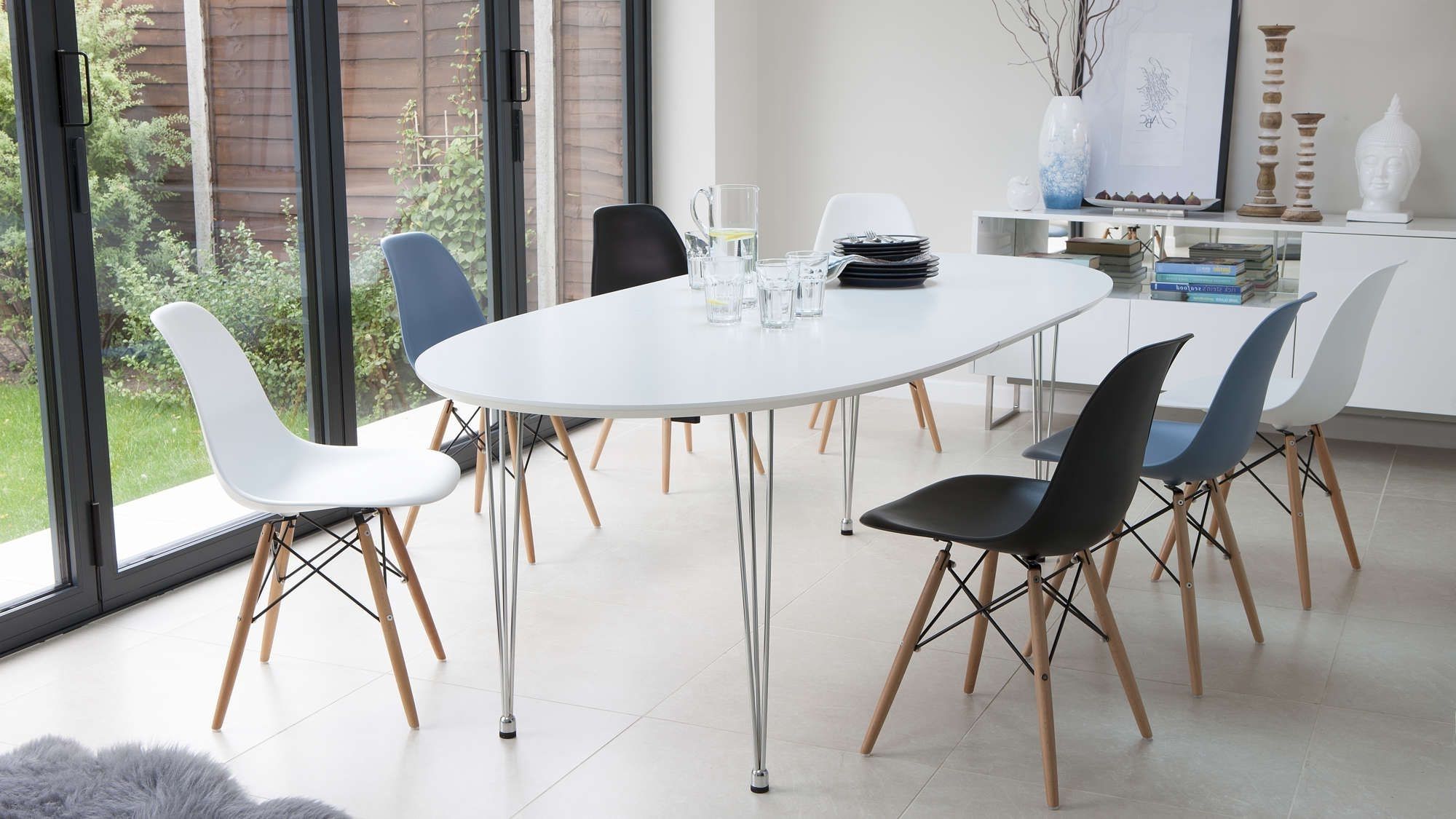 Featured Photo of The Best White Oval Extending Dining Tables