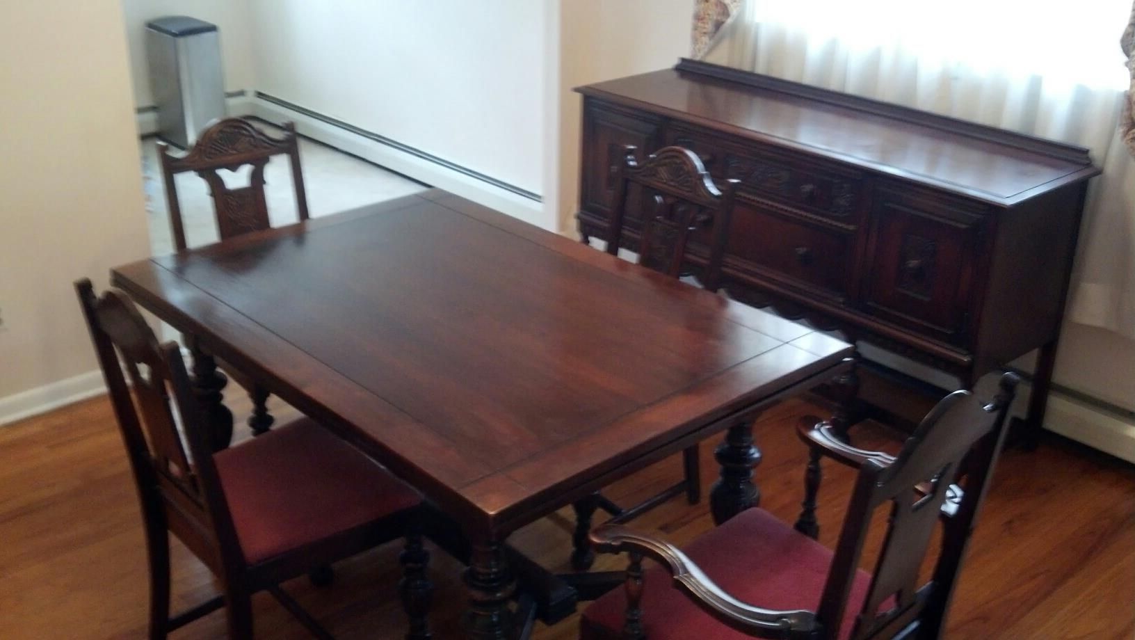 Mahogany Dining Tables And 4 Chairs Inside Most Up To Date I Have A 1940s Vintage Solid Mahogany Dining Room Set That Includes (View 14 of 25)