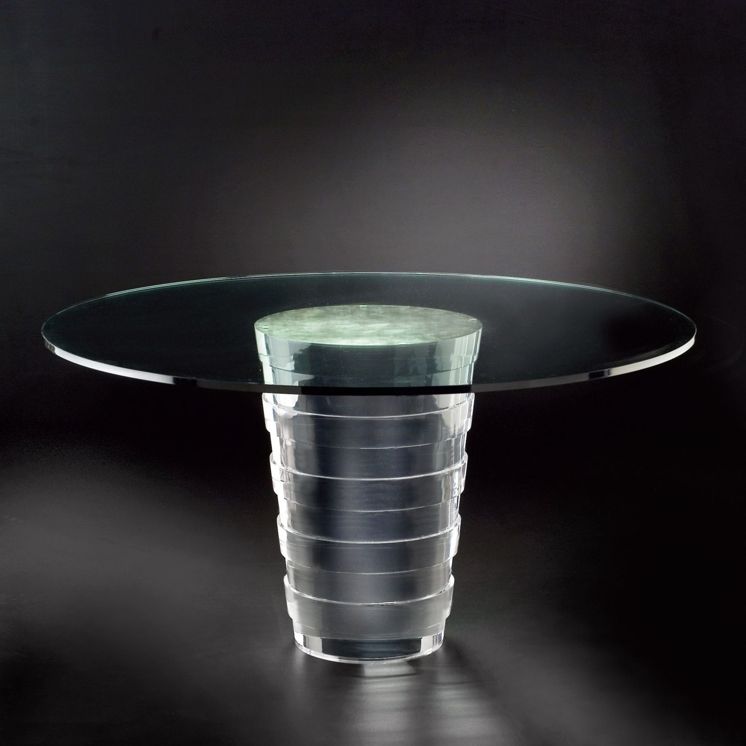 Featured Photo of 2024 Latest Round Acrylic Dining Tables