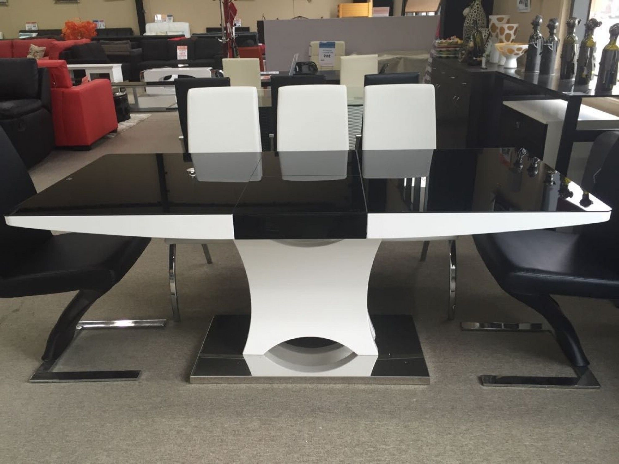 Modern Extendable Black & White High Gloss White Dining Table With Newest High Gloss Extendable Dining Tables (Photo 13 of 25)