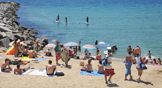 Popular Bella Beach Umbrellas Regarding Nova Mar Bella Beach – Visit Barcelona (View 19 of 25)