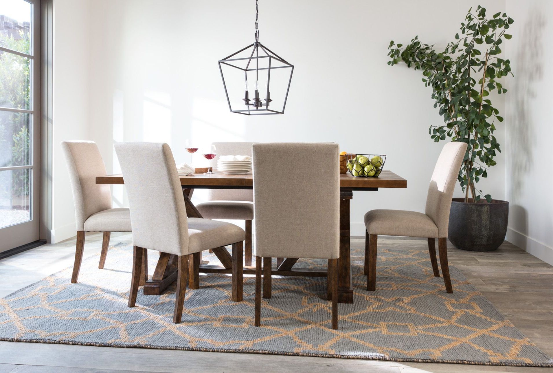 Fashionable Chandler 7 Piece Extension Dining Set W/fabric Side Chairs With Regard To Blackened Oak Benchwright Extending Dining Tables (Photo 25 of 25)
