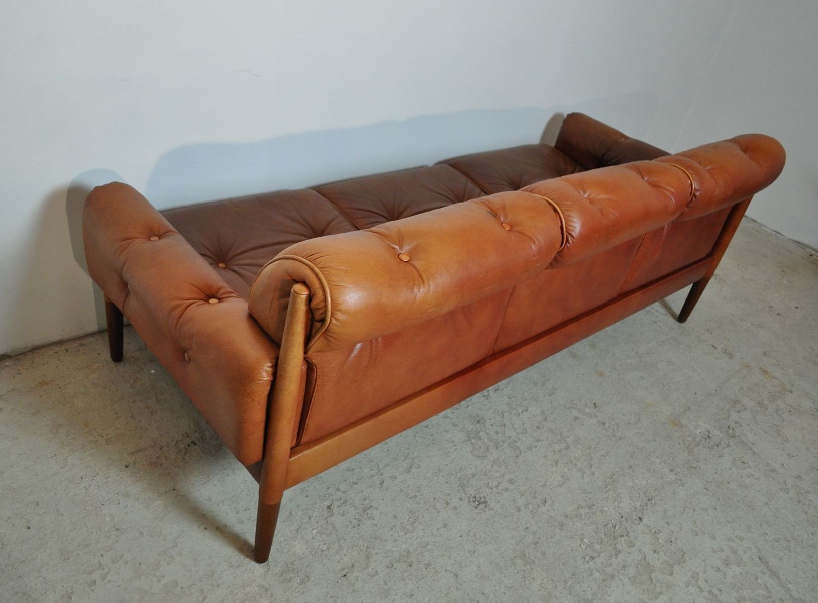 Preferred Scandinavian Cognac Brown Leather And Rosewood 3 Seater Within Florence Mid Century Modern Right Sectional Sofas Cognac Tan (View 22 of 25)