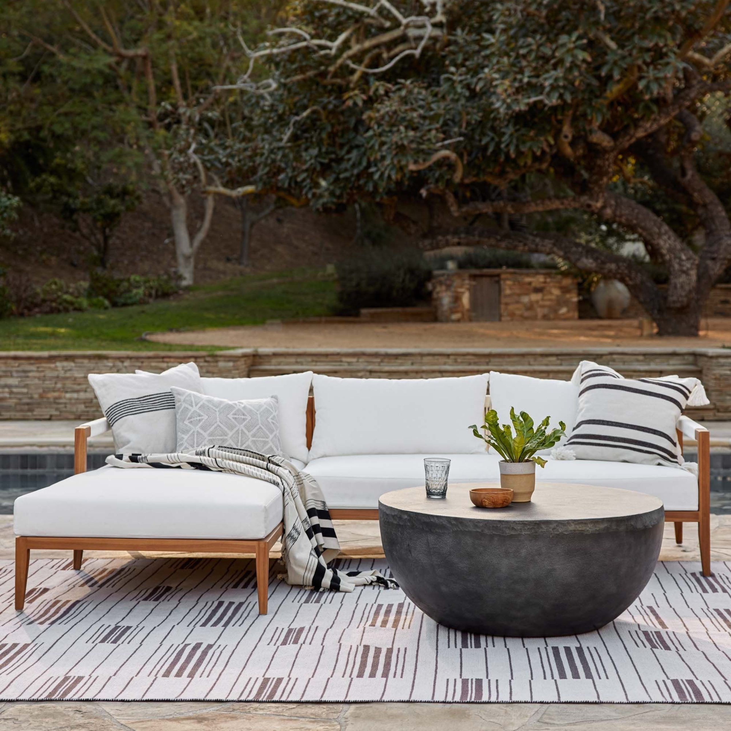 Outdoor Round With Regard To Popular Modern Outdoor Patio Coffee Tables (View 15 of 15)