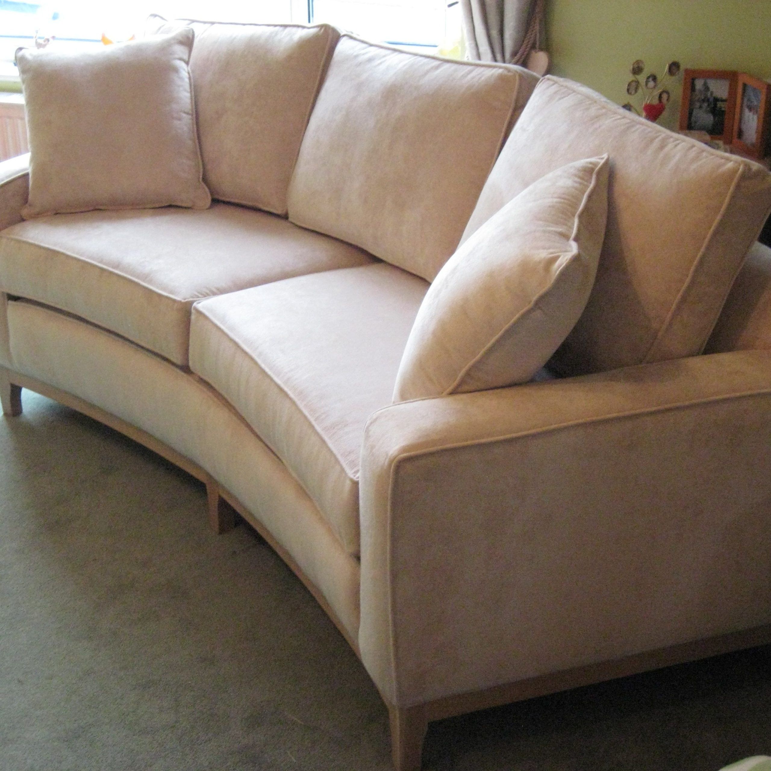 Popular Sofas With Curved Arms With Regard To 20+ Curved Couches For Small Spaces (View 12 of 15)